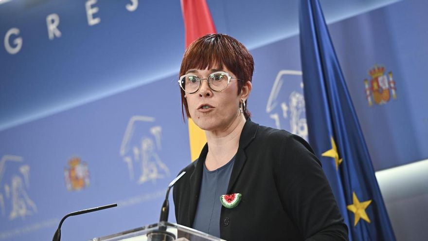 La diputada de Sumar Àgueda Micó da una rueda de prensa en el marco de la reunión de la Junta de Portavoces, este miércoles, en el Congreso de los Diputados.