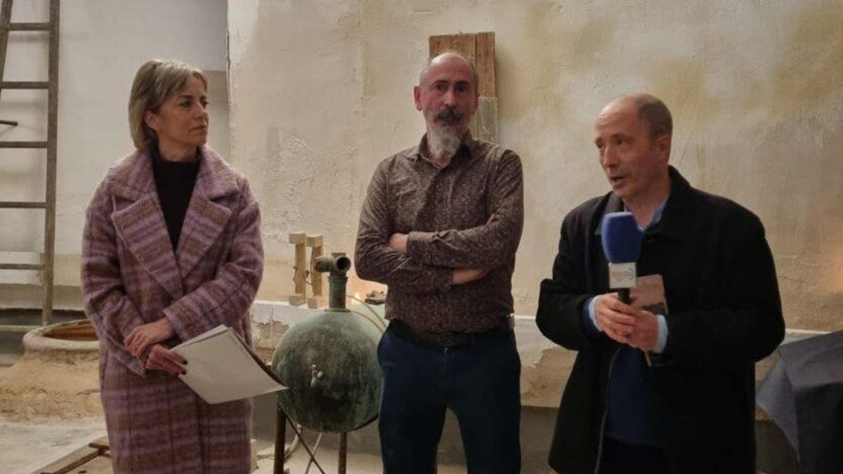 El artista de Bullas Juan Ros inaugura la exposición permanente  'Jaraiz'