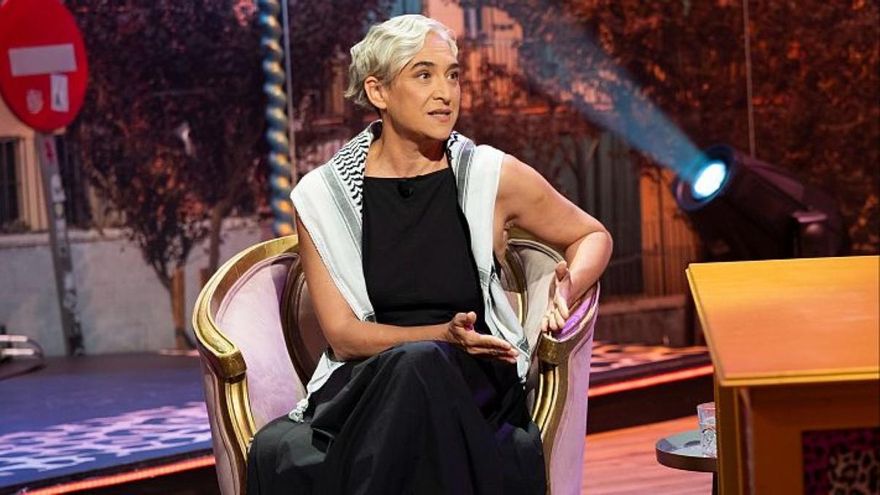 Ada Colau explicó en 'Al cielo con ella' cómo ayudar a Gaza y bromeó con el jurado del Premio Planeta y del Nobel