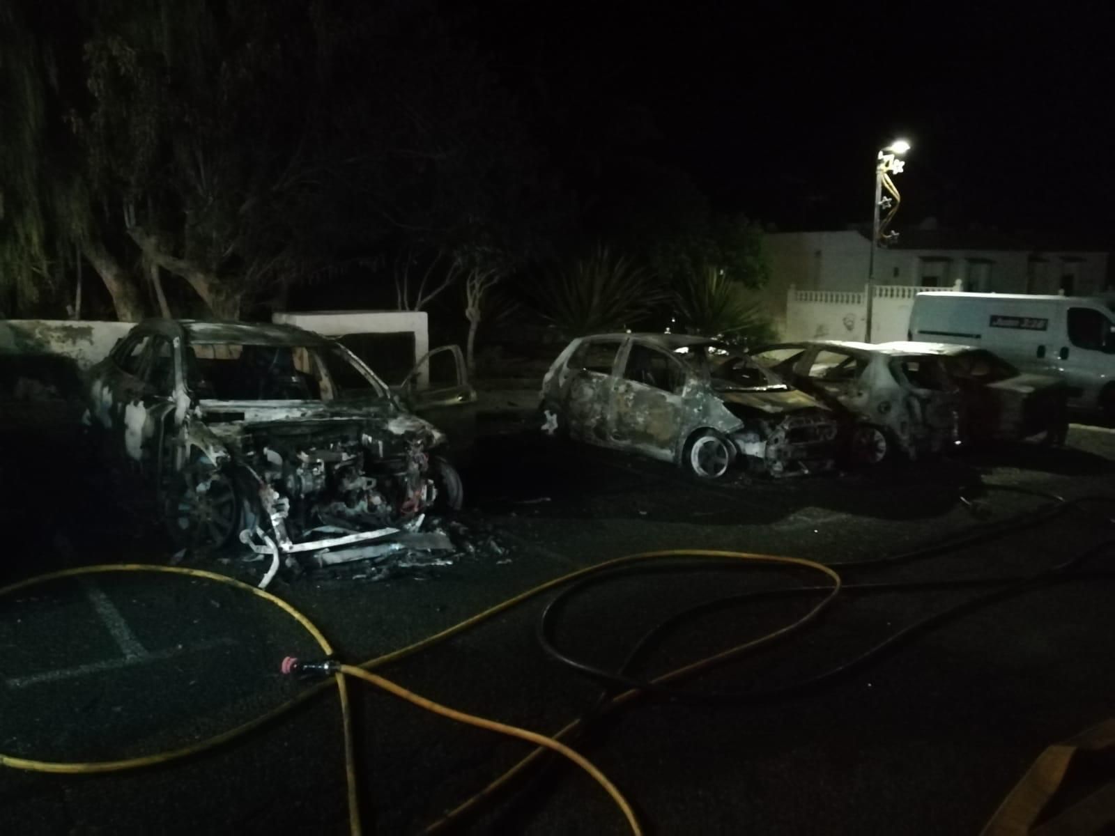 Coches calcinados en Arguineguín