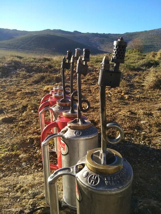 Material empleado para las quemas controladas de 'fuego técnico'. / @Briftabuyo