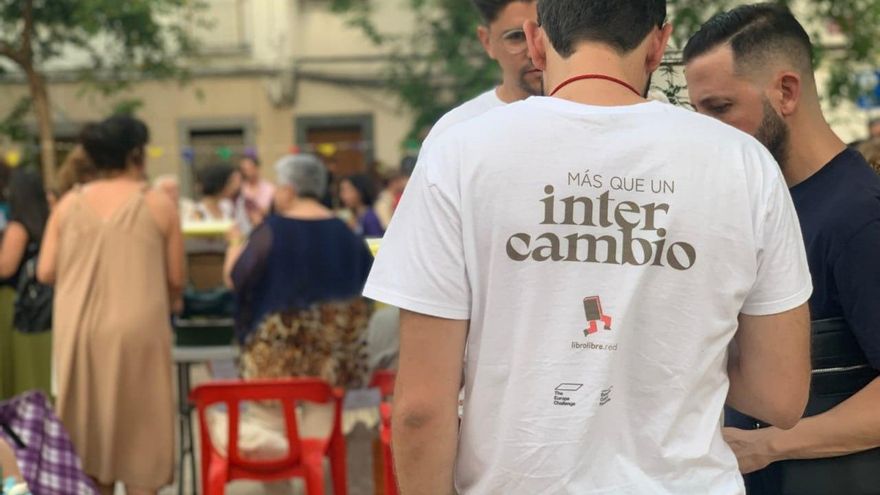 Una charla abordará el impacto en Córdoba de la red Libro Libre, promotora de las estanterías que dan una segunda vida a los libros