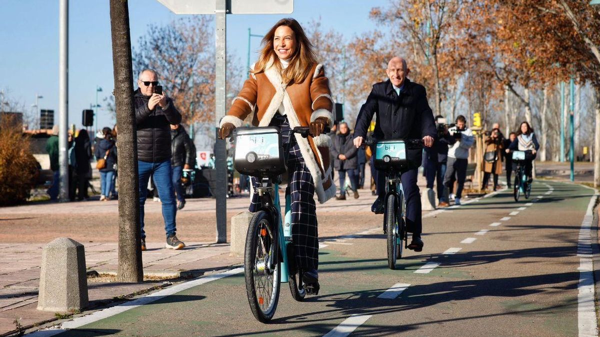 Natalia Chueca inaugura el nuevo servicio Bizi