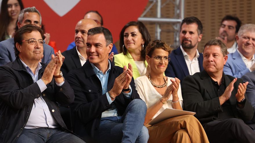 Sánchez exhibe músculo con los barones y presume de gestión frente a un PP "aislado y retratado"