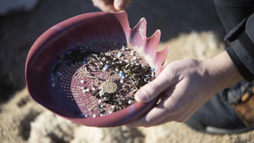 Feijóo también contradice a Rueda y asegura que la Xunta conocía el vertido de pellets desde el 13 de diciembre
