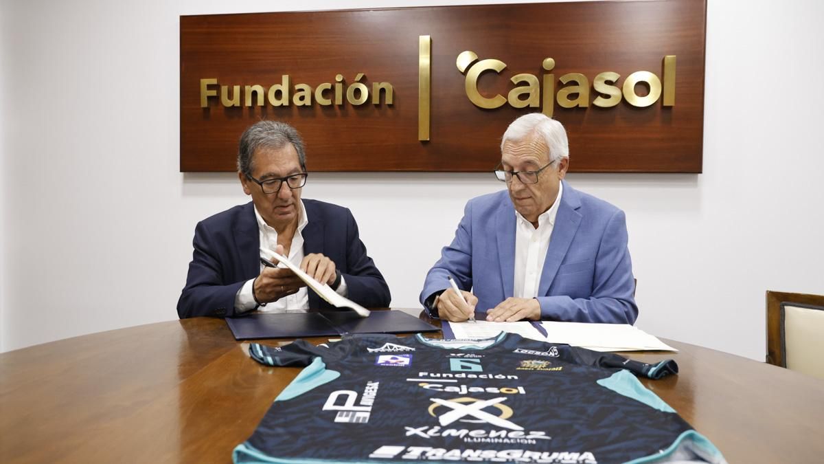 Firma de convenio entre Fundación Cajasol y el club Cajasol Ángel Ximénez de balonmano