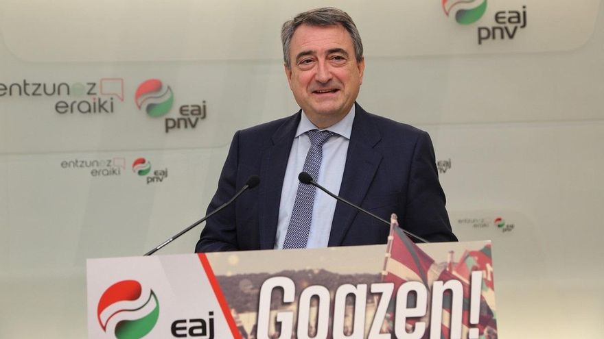 Archivo - El portavoz del PNV en el Congreso, Aitor Esteban,en la sede de Sabin Etxea de Bilbao