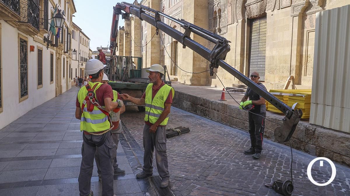 Comienzan los trabajos de restauración en la capilla incendiada en la Mezquita Catedral