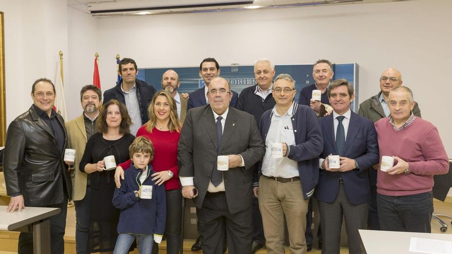 Instituciones, trabajadores e inversores han presentado el proyecto de Naturix en Cantabria. |