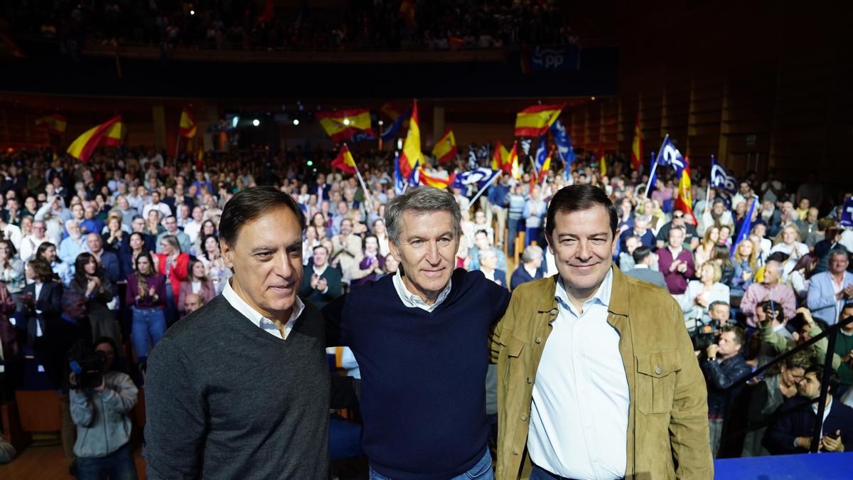 Feijóo culpa a Sánchez sin pruebas de los disturbios en Barcelona: "Se están resistiendo a abandonar el poder con violencia"