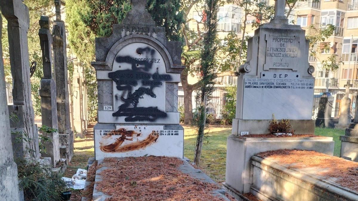 La Justicia absuelve al acusado de vandalizar con heces en Vitoria la tumba de Fernando Buesa, asesinado por ETA