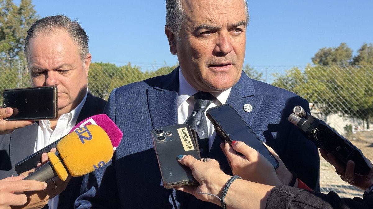 El alcalde de Talavera de la Reina presume de gastar cerca de 70.000 euros en una bandera de España gigante