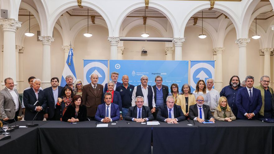 Aumento salarial del 33,5% a los docentes nacionales hasta julio