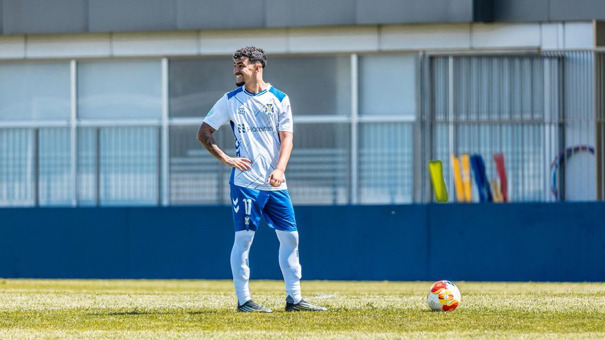 El Tenerife B defiende su liderato