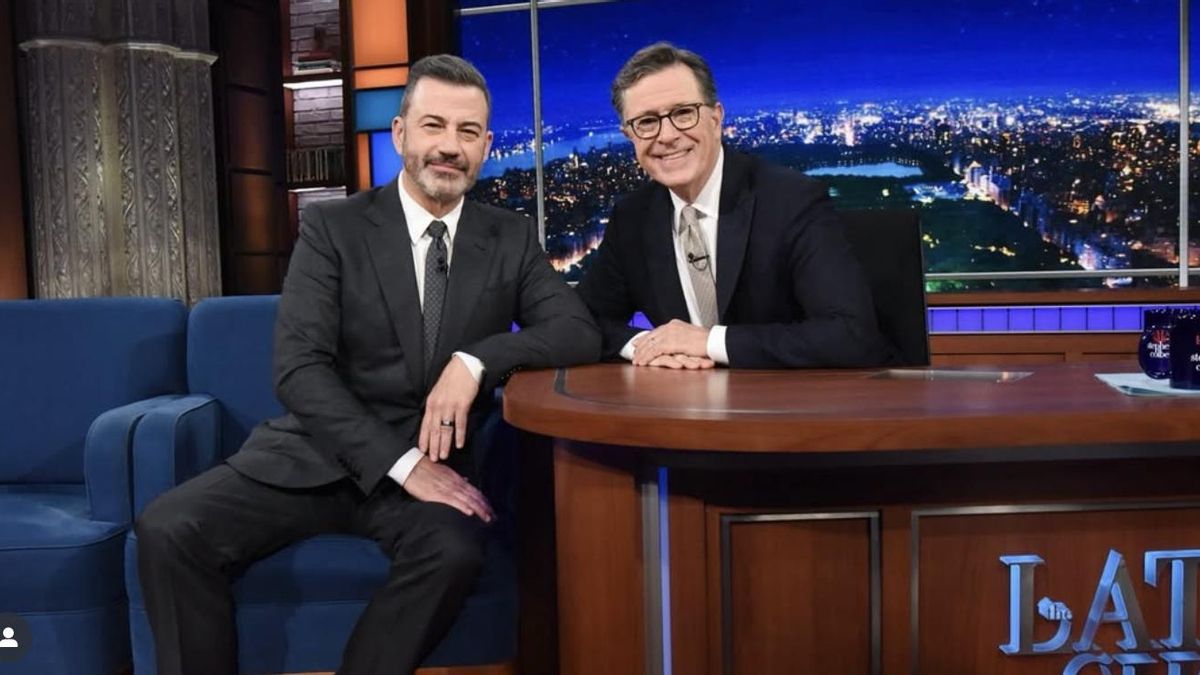 Jimmy Kimmel y Stephen Colbert reunidos para burlarse de Donald Trump y la censura.
