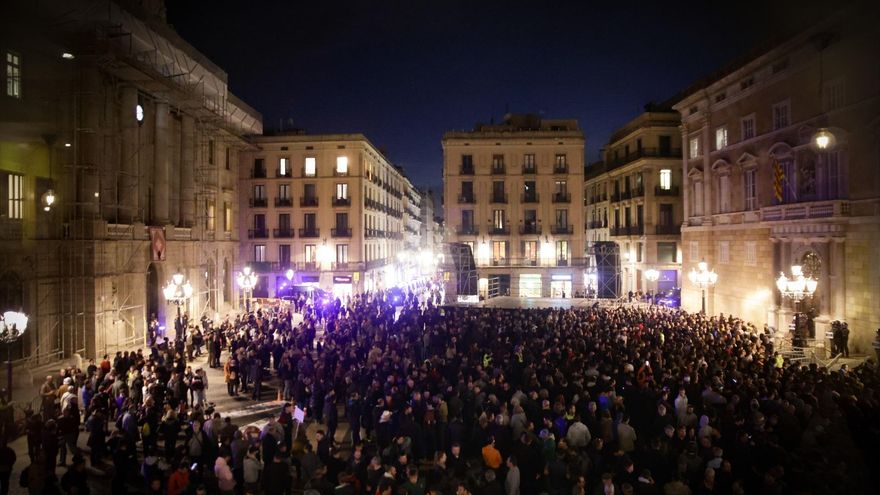 Centenares de ganaderos y agricultores se concentran en la Plaza Sant Jaume de Barcelona, a 7 de febrero de 2024, en Barcelona, Catalunya (España).