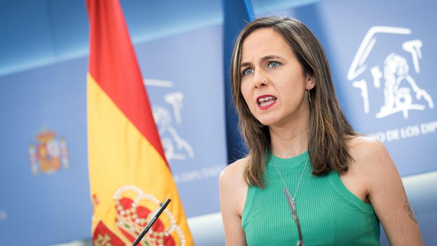 La secretaria general de Podemos, Ione Belarra,, durante una rueda de prensa en el Congreso de los Diputados, a 8 de julio de 2025, en Madrid (España).
