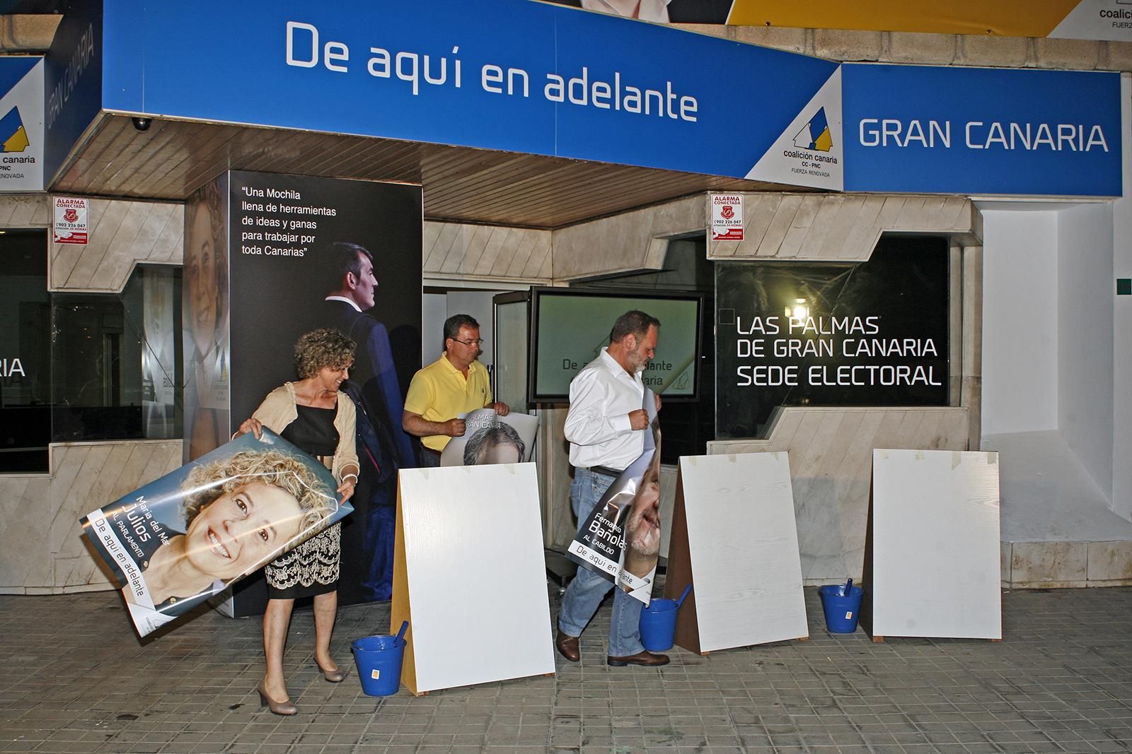Pegada simbólica de carteles de campaña electoral. Foto: Alejandro Ramos