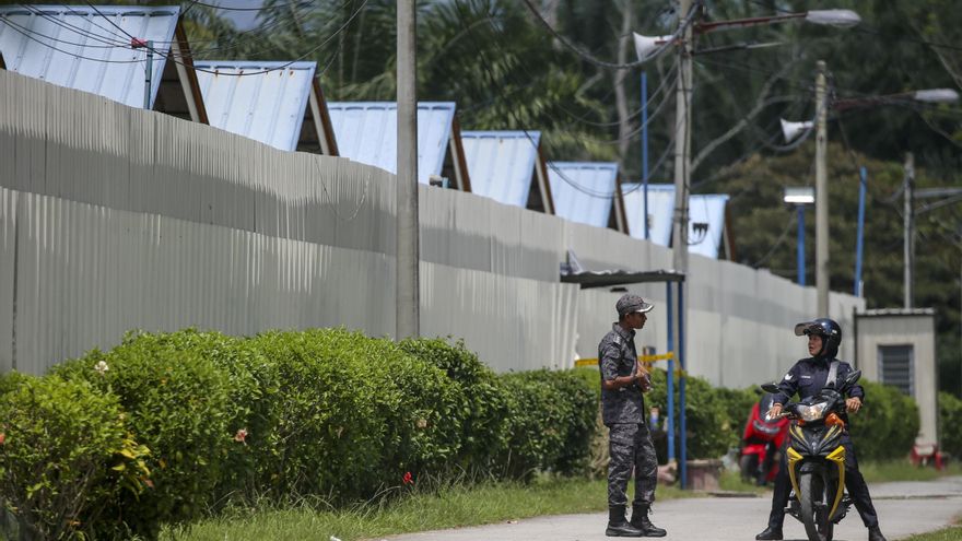 Policía de Malasia intensifica operativo para capturar a fugados de centro de inmigración