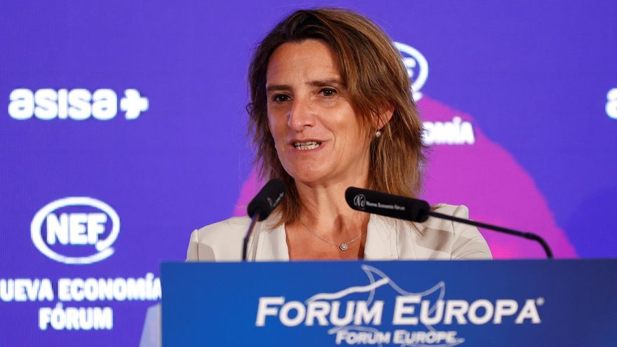 La vicepresidenta cuarta del Gobierno y ministra de Transición Ecológica, Teresa Ribera durante su intervención en la tribuna Forum Europa en Madrid este jueves. EFE/ Chema Moya