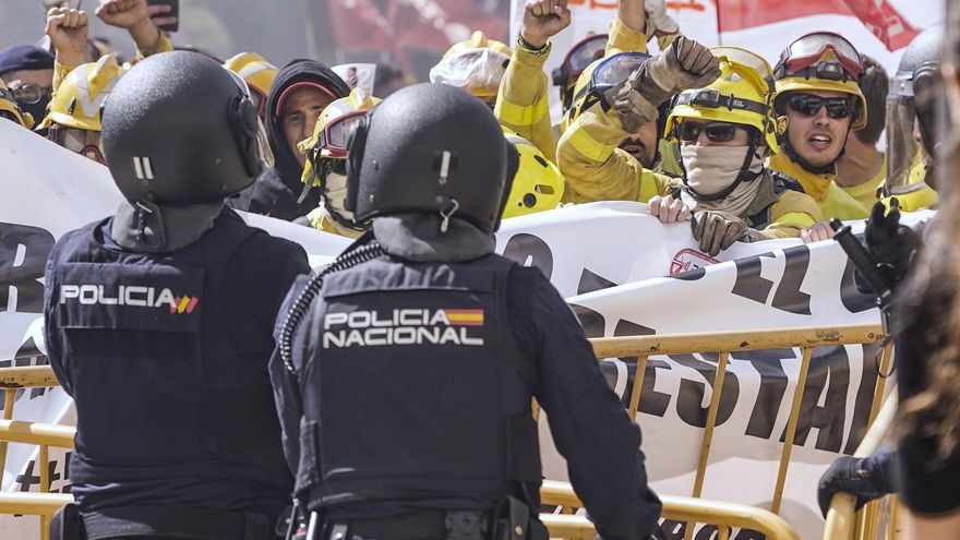 Más de 3.000 bomberos forestales de toda España claman en Valladolid por la precariedad laboral