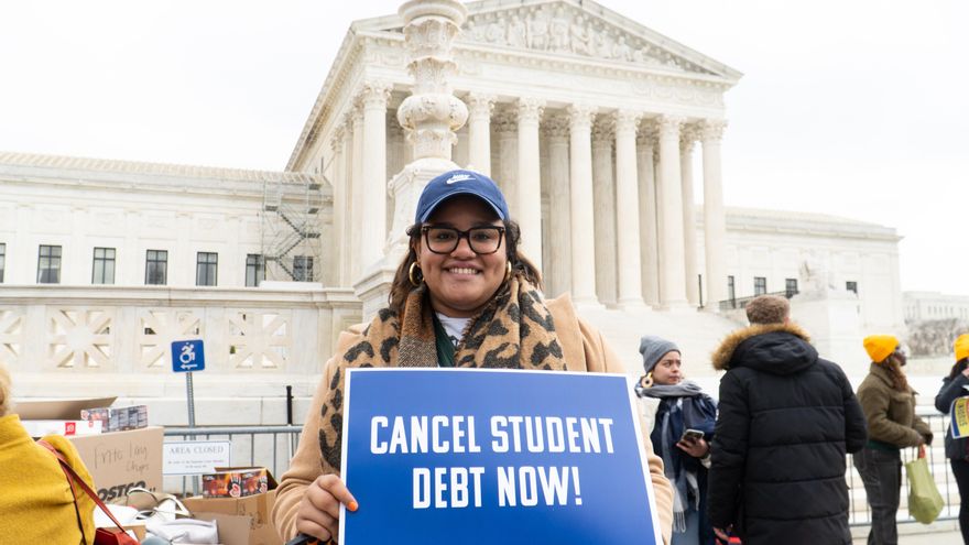 Nailah, de 35 años y procedente de Florida, lleva media vida pagando su deuda estudiantil