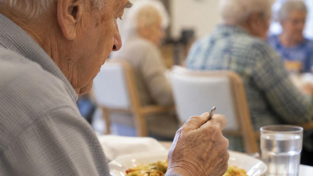 Una mano tendida, otra envenenada y 47 casas 'robadas': la estafa que ofrecía ayuda a ancianos solitarios hasta endeudarles
