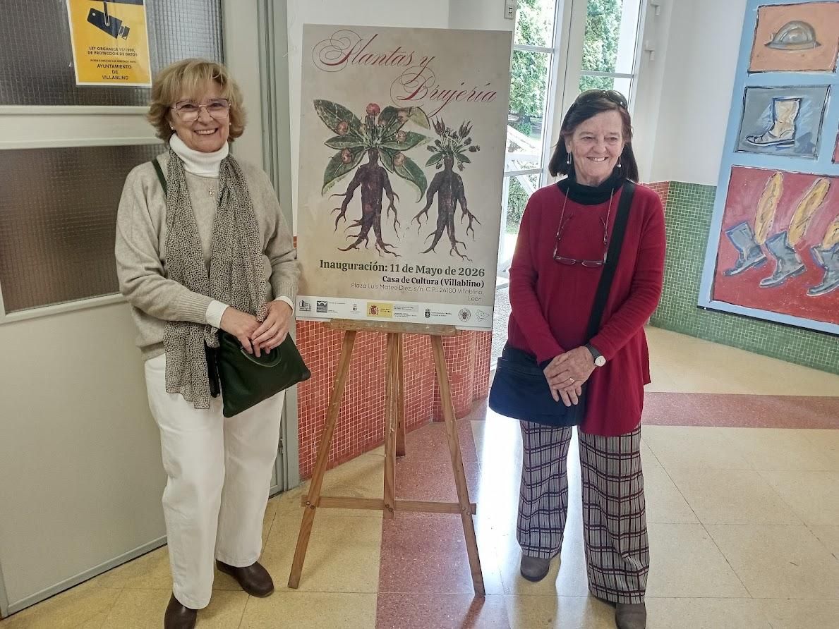 Isabel Pérez y Estela Seriñá, comisarias de la exposición 'Plantas y Brujería'.