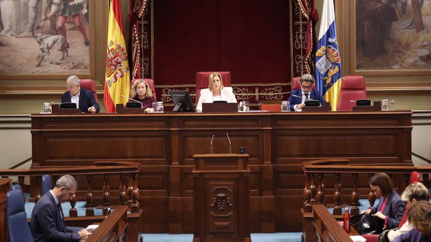 El Parlamento canario rechaza una moción del PSOE para mejorar la ejecución presupuestaria e impulsar una tasa turística