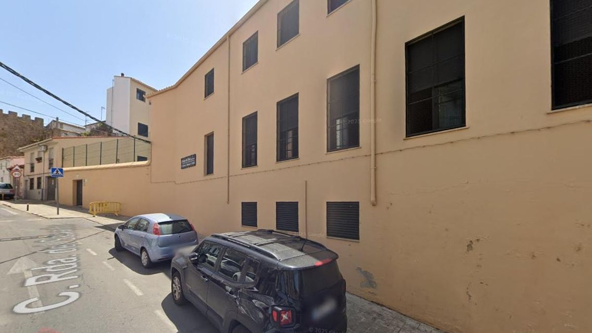 Un incendio cerca del colegio San José de Plasencia obliga a suspender las clases