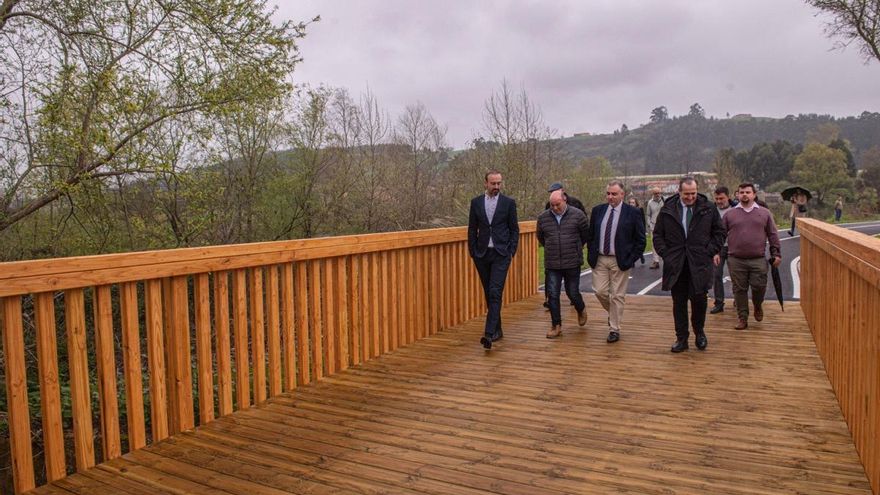 Inauguración del tramo de carril que completa el anillo ciclable de Torrelavega, conectando el Bulevar Ronda con la pasarela sobre el Saja-Besaya
