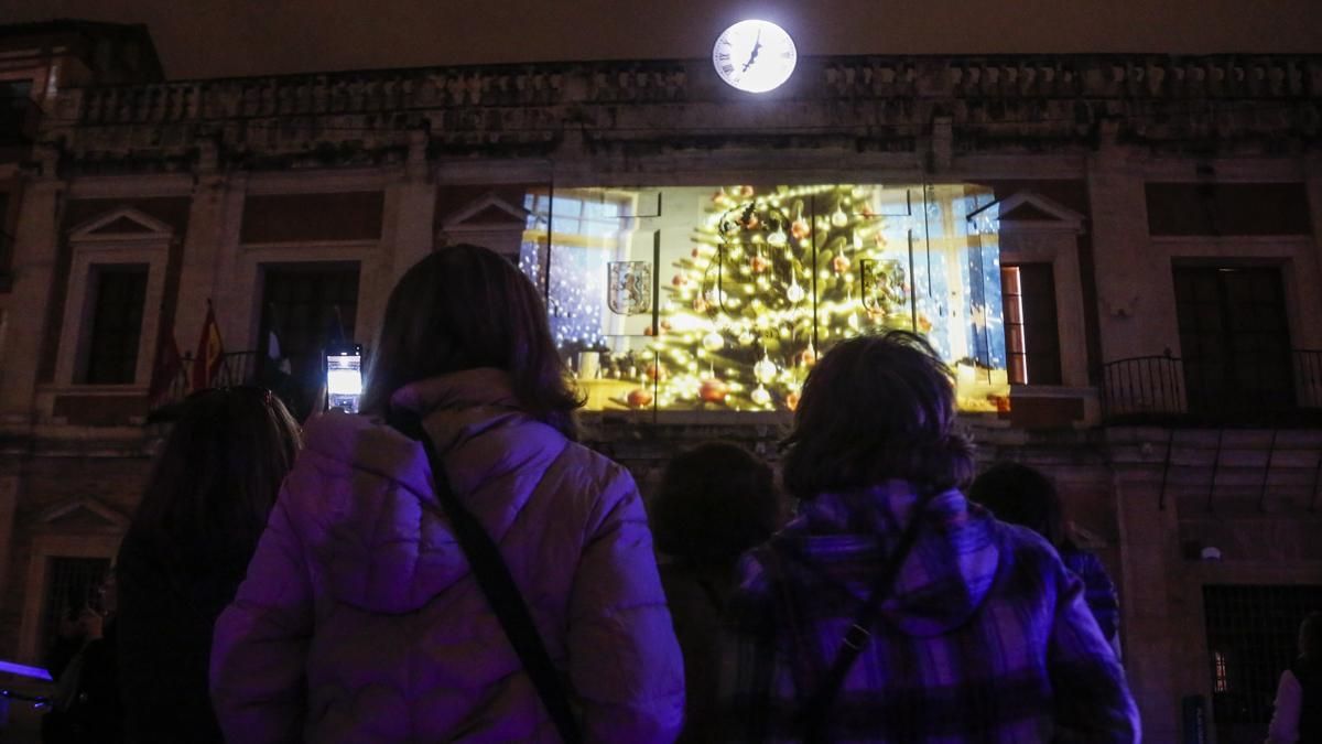 Espectáculo aéreo en la plaza de la Corredera