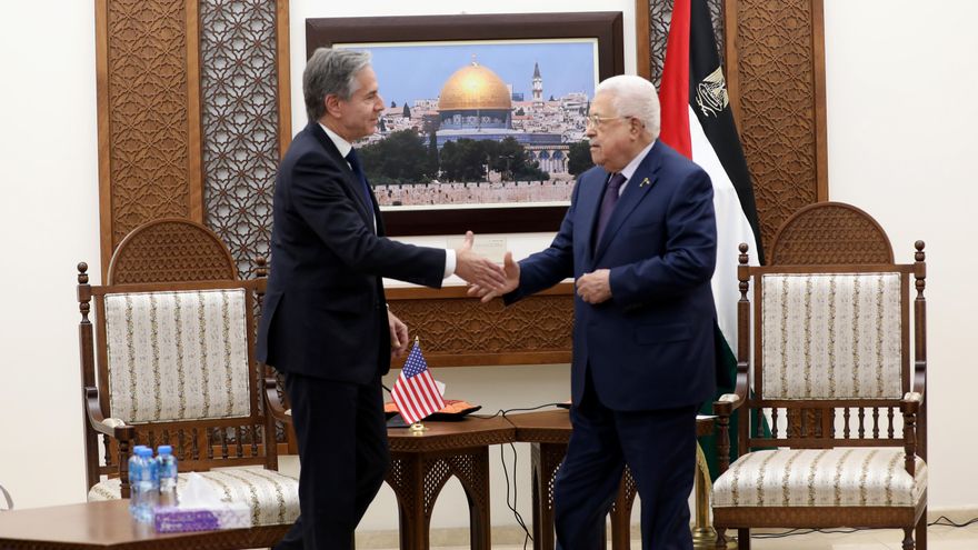 El secretario de Estado de Estados Unidos, Antony Blinken, junto a Mahmoud Abbas, presidente de la Autoridad Nacional Palestina, este 5 de noviembre