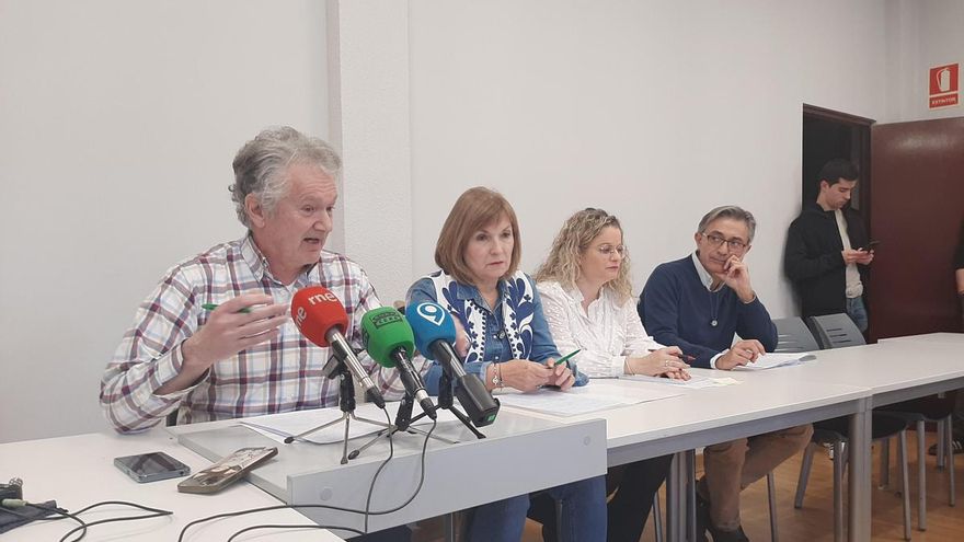 Sindicatos y familias anuncian batalla en León por retrasos en cubrir bajas y recortes en gastos de centros educativos