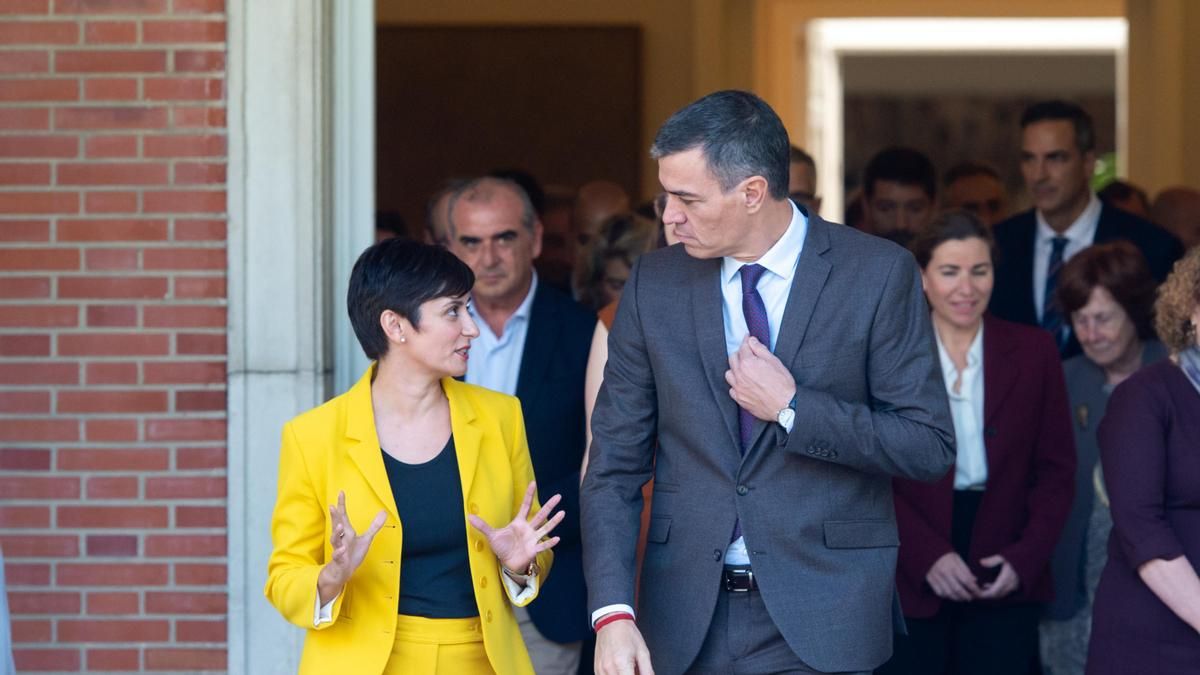 La ministra de Vivienda, Isabel Rodríguez, y el presidente del Gobierno, Pedro Sánchez