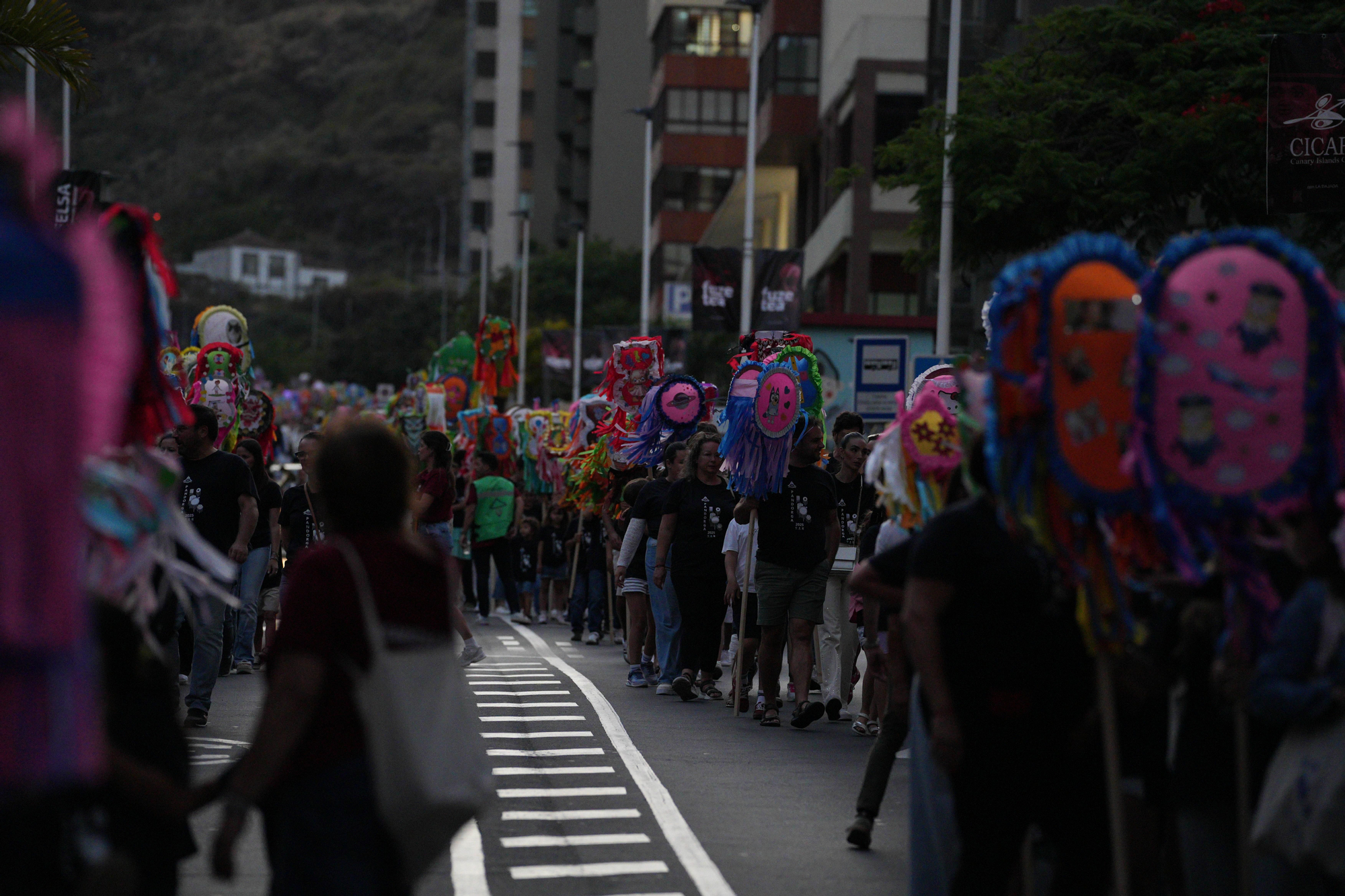 La Pandorga ‘enciende’ la noche de Santa Cruz de La Palma en el lunes de la Semana Grande de La Bajada.