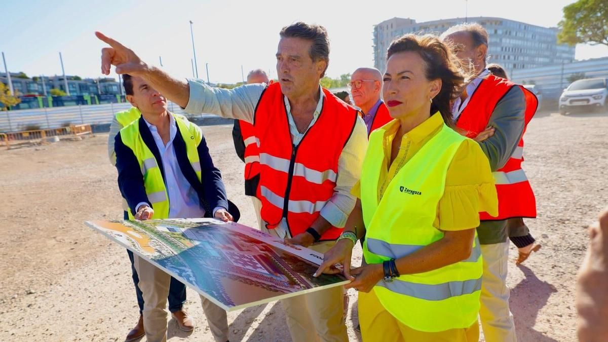 La alcaldesa de Zaragoza presume de "transparencia" con La Romareda pero sigue sin publicar los polémicos contratos