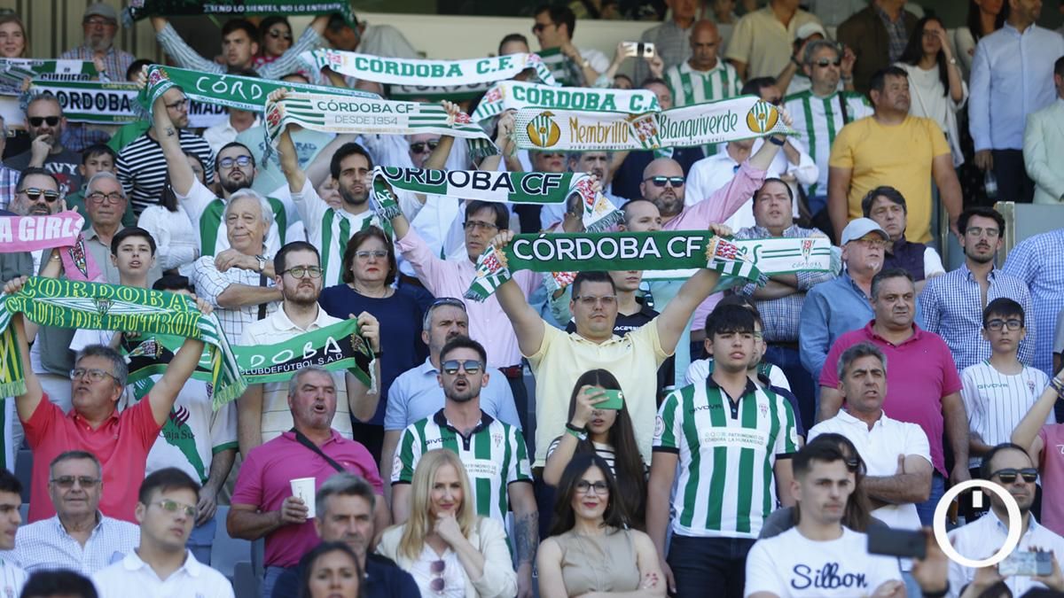 Grada Blanquiverde del partido entre el Córdoba CF y AD Alcorcón