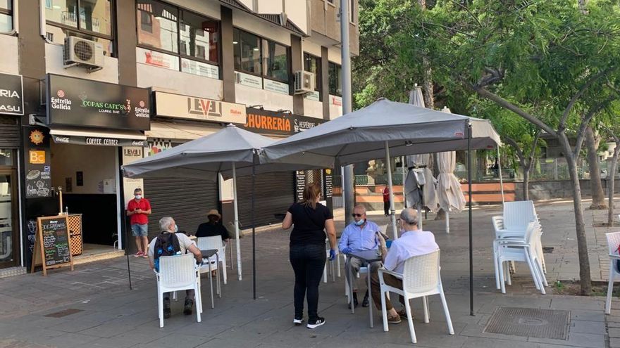 El Gobierno rectifica y permite acudir a bares, terrazas y restaurantes a no convivientes en Tenerife