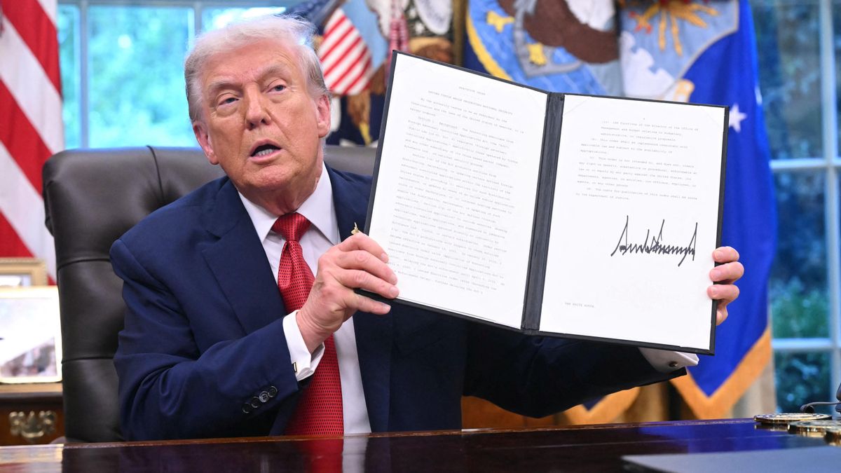 Trump firma el decreto para transferir la versión norteamericana de TikTok a manos estadounidenses