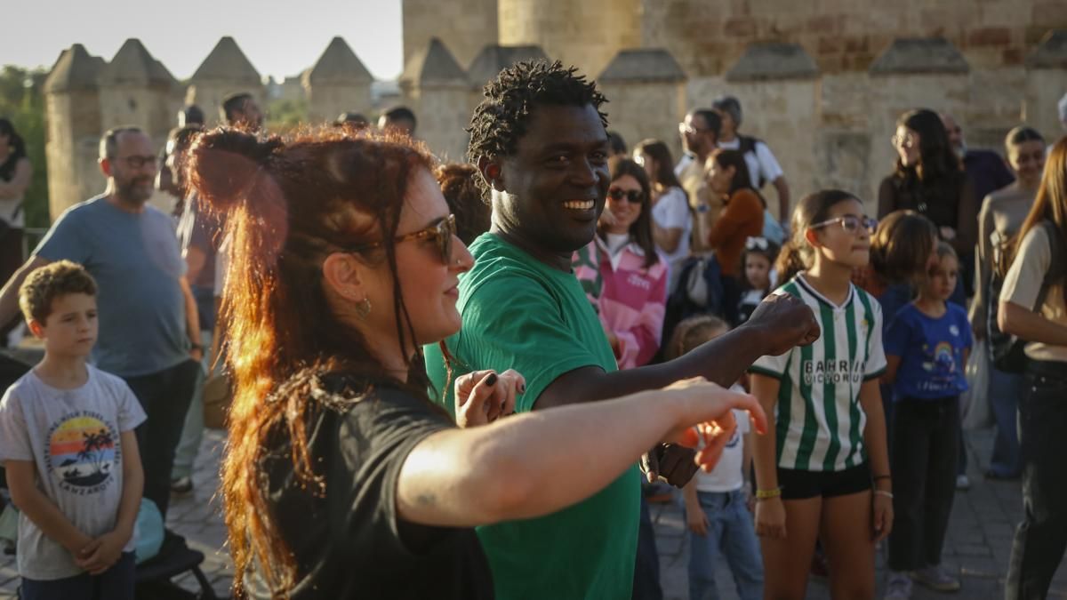 X Noche Negra Córdoba exhibición de percusión y danza africana y taller de danza de camerún
