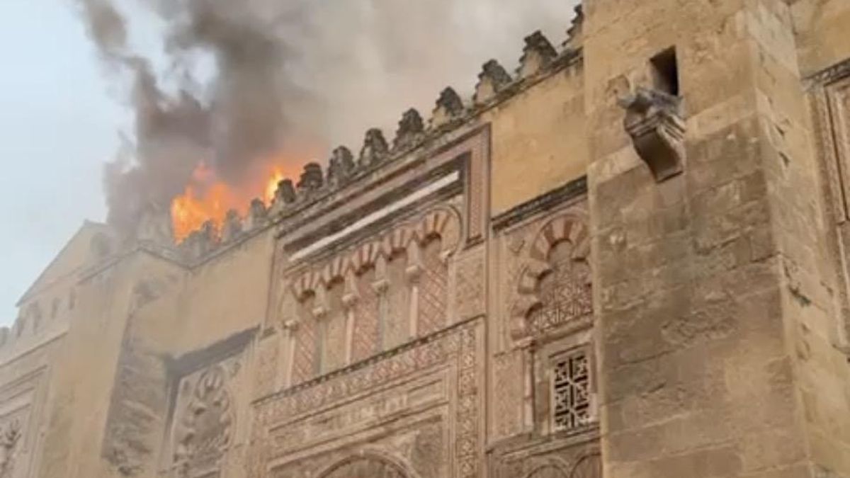 Incendio en la mezquita de Córdoba