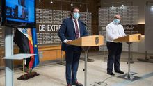 Jose María Vergeles y el director del Sepad, José Granado, con las mascarillas antes de informar sobre la fase 3 y el nuevo modelo para residencias de mayores