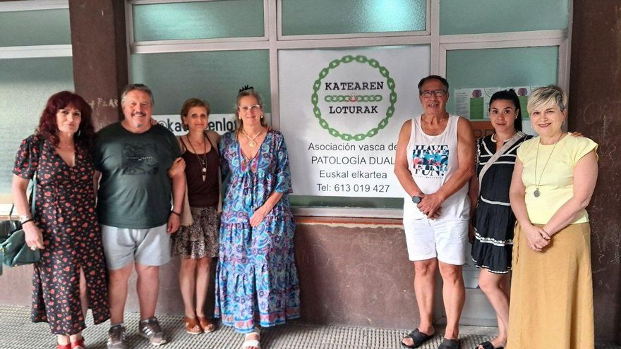 'Katearen loturak', la lucha de madres para visibilizar la patología dual de sus hijos: "Sin ayuda solo les queda la cárcel o la muerte"