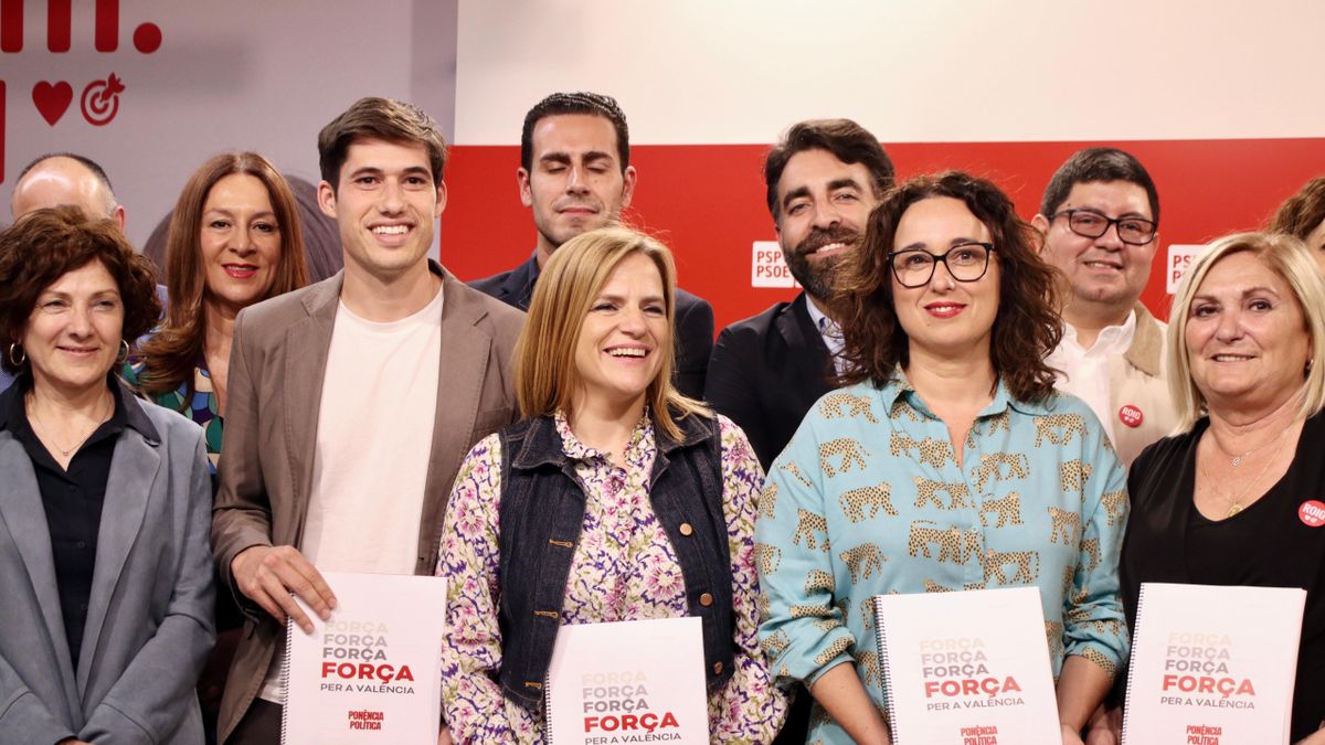 Pilar Bernabé presenta la ponencia marcó del congreso de los socialistas.