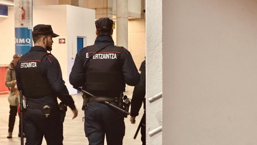 La Ertzaintza no autorizó por "belicista" una pancarta de 'From the river to the sea' en la visita del Maccabi a Vitoria