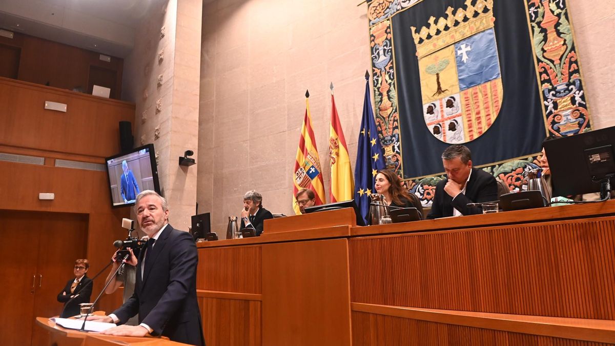 Jorge Azcón, investido presidente del Gobierno de Aragón con el apoyo de Vox