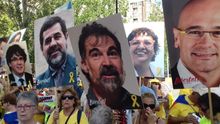 Miles de personas piden en Barcelona la libertad de los presos soberanistas y el regreso de los políticos huidos