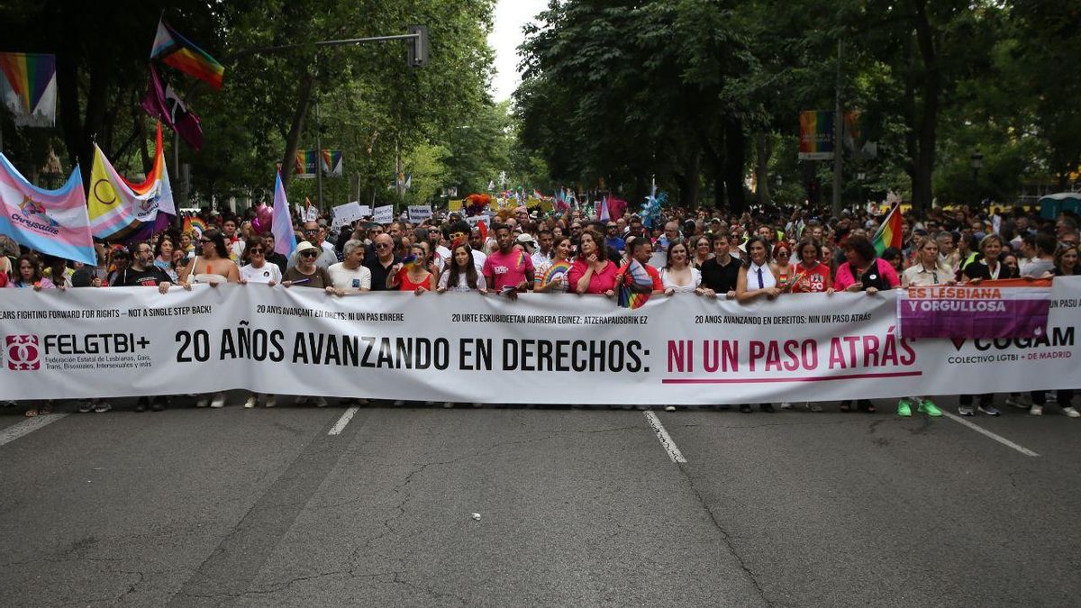 El Orgullo toma la calle y planta cara al retroceso en derechos LGTBI que impulsa la ultraderecha global