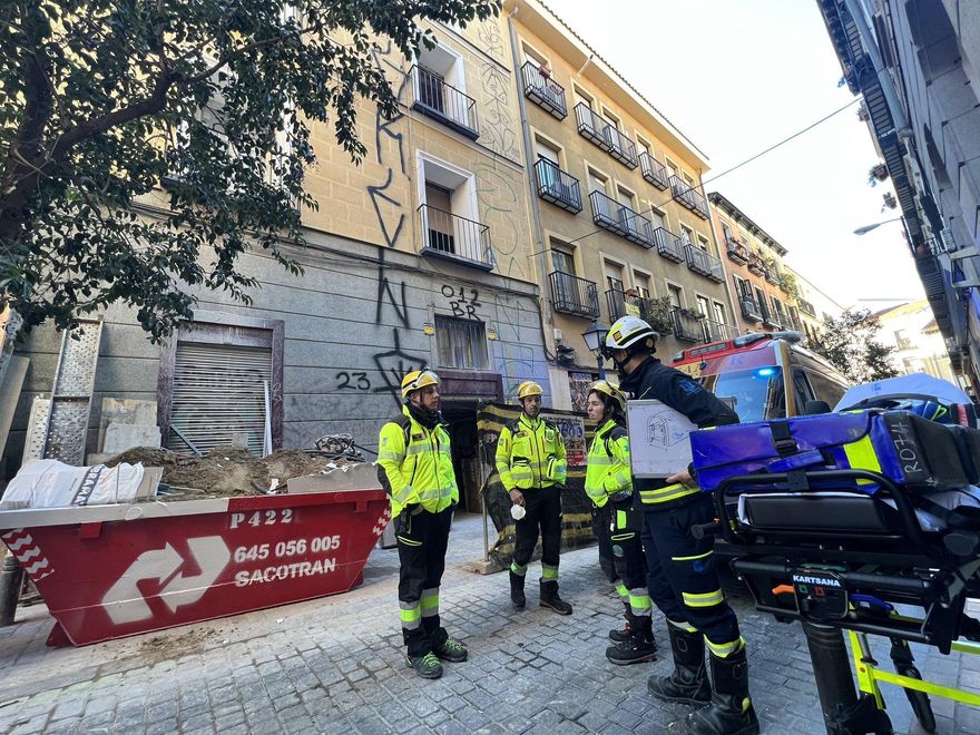 Bomberos en la calle Molino de Viento, después del suceso